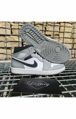 Air Jordan 1 Mid Light Smoke Grey Anthracite 10 Air Jordan 1 Mid Light Smoke Grey Anthracite -MIKINY Prodejní prodejna air jordan 1 mid light smoke grey anthracite 2