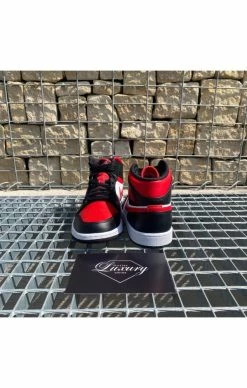 Air Jordan 1 Mid White Black Red -MIKINY Prodejní prodejna air jordan 1 white black red 1 3