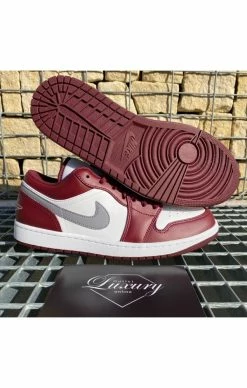 Air Jordan 1 Low Bordeaux -MIKINY Prodejní prodejna nike air jordan 1 bordeaux 2