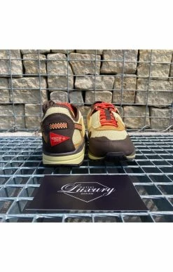 Nike Air Max 1 X Travis Scott Baroque Brown US11 -MIKINY Prodejní prodejna nike air max 1 x travis scott baroque brown 4