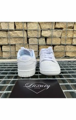 Nike Dunk Low Triple White -MIKINY Prodejní prodejna nike dunk low triple white 3