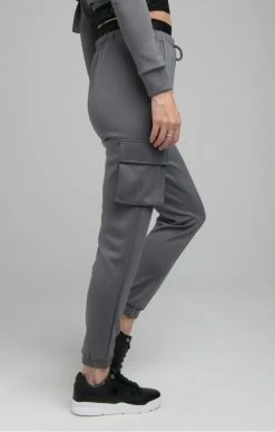 Sik Silk Dámské Šedé Teplákové Kapsáče 7 Sik Silk Dámské Šedé Teplákové Kapsáče -MIKINY Prodejní prodejna sik silk cargo taped track pants 3