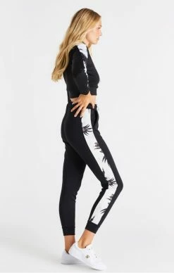 Sik Silk Dámská Černá Mikina Retro Fire Print -MIKINY Prodejní prodejna sik silk retro fire print cropped track top black ecru 3