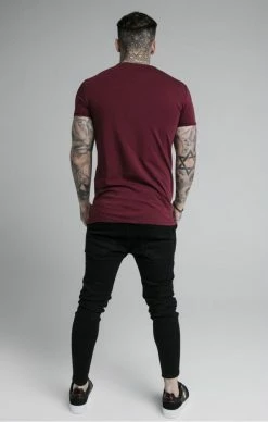 Sik Silk Pánské Vinové Triko 9 Sik Silk Pánské Vinové Triko -MIKINY Prodejní prodejna sik silk straight hem gym tee burgundy 4